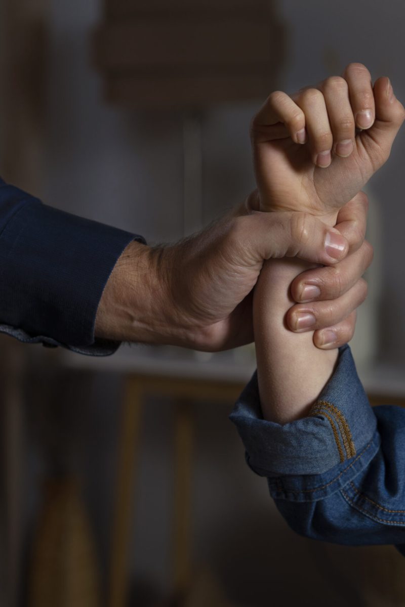 young-child-getting-physical-abuse-from-parent (1)
